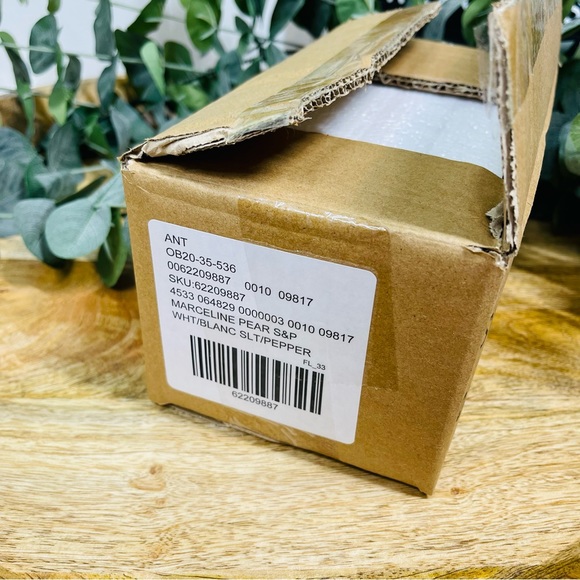 NWT Anthropologie - Pear Stoneware Salt & Pepper Shakers - Picture 5 of 6